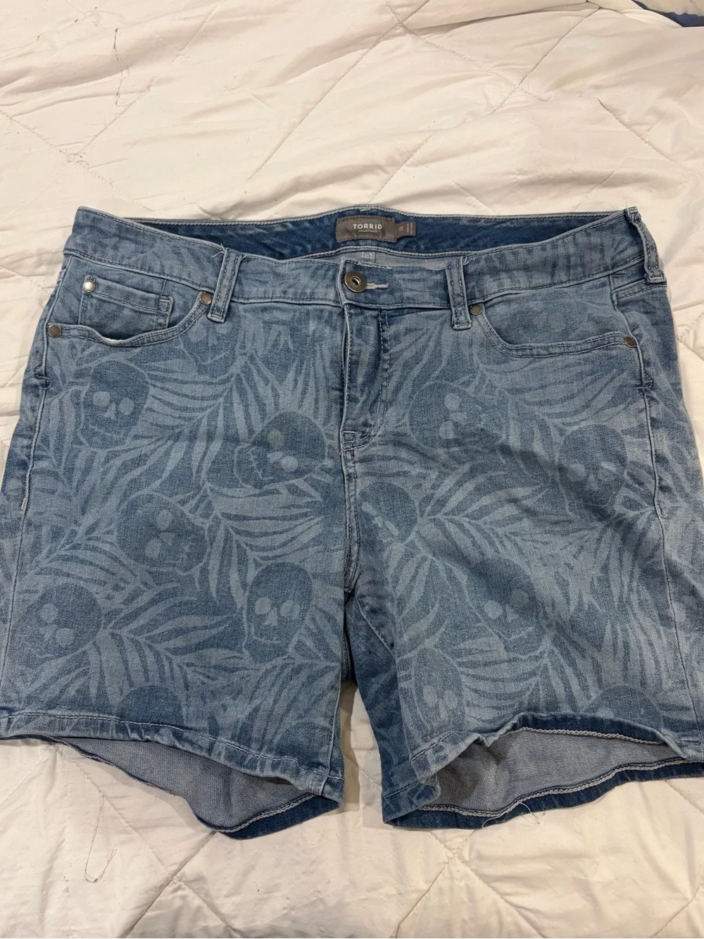 torrid light blue denim skull & leaf jacquard shorts